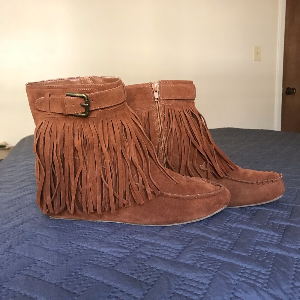 Liliana Womens Tassel Booties- Moccasin